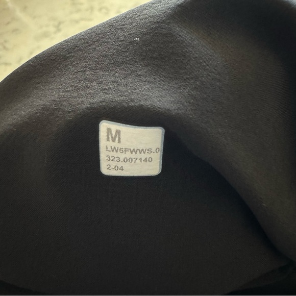 Like New! Lululemon 🍋 Straight-Leg MR Luxtreme Pant*Regular Length - Black - Picture 6 of 8